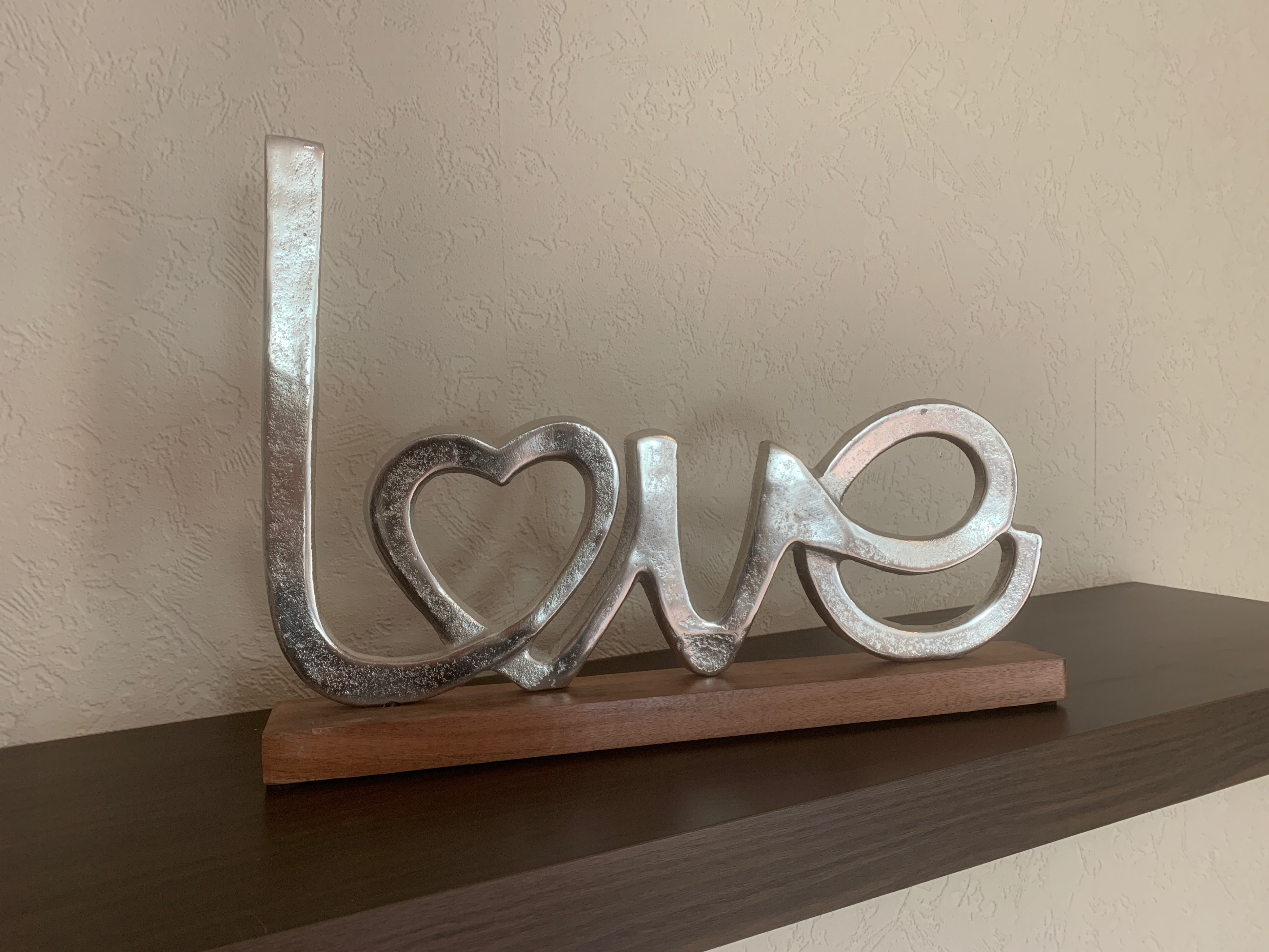 Schriftzug Love Aluminium auf Mangoholz Sockel Deko Design - Vorschau 3