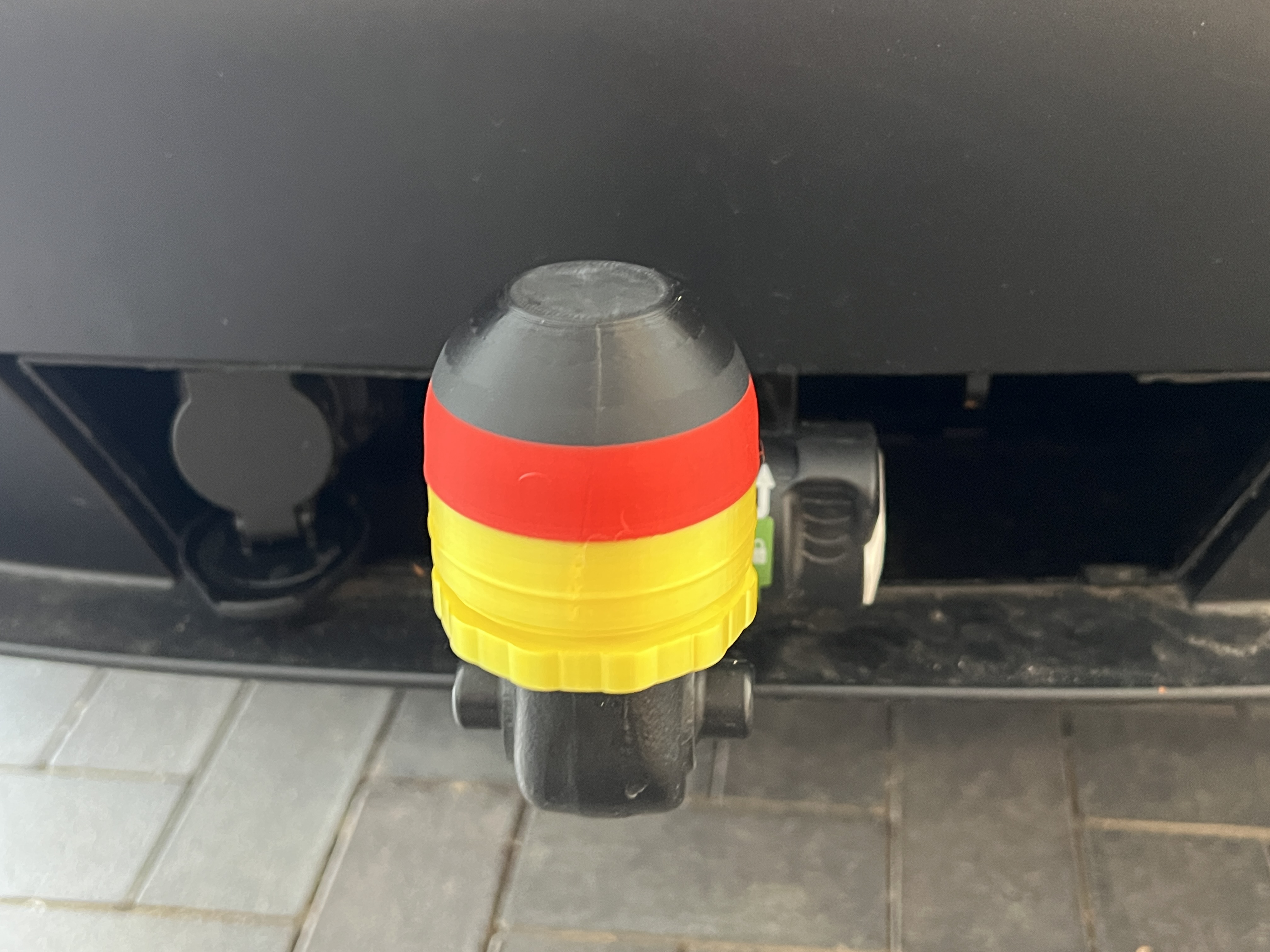 Abdeckung für Anhängerkupplung Deutschland Schwarz-Rot-Gold mit stabiler Kappe aus Polylactid - Vorschau 4