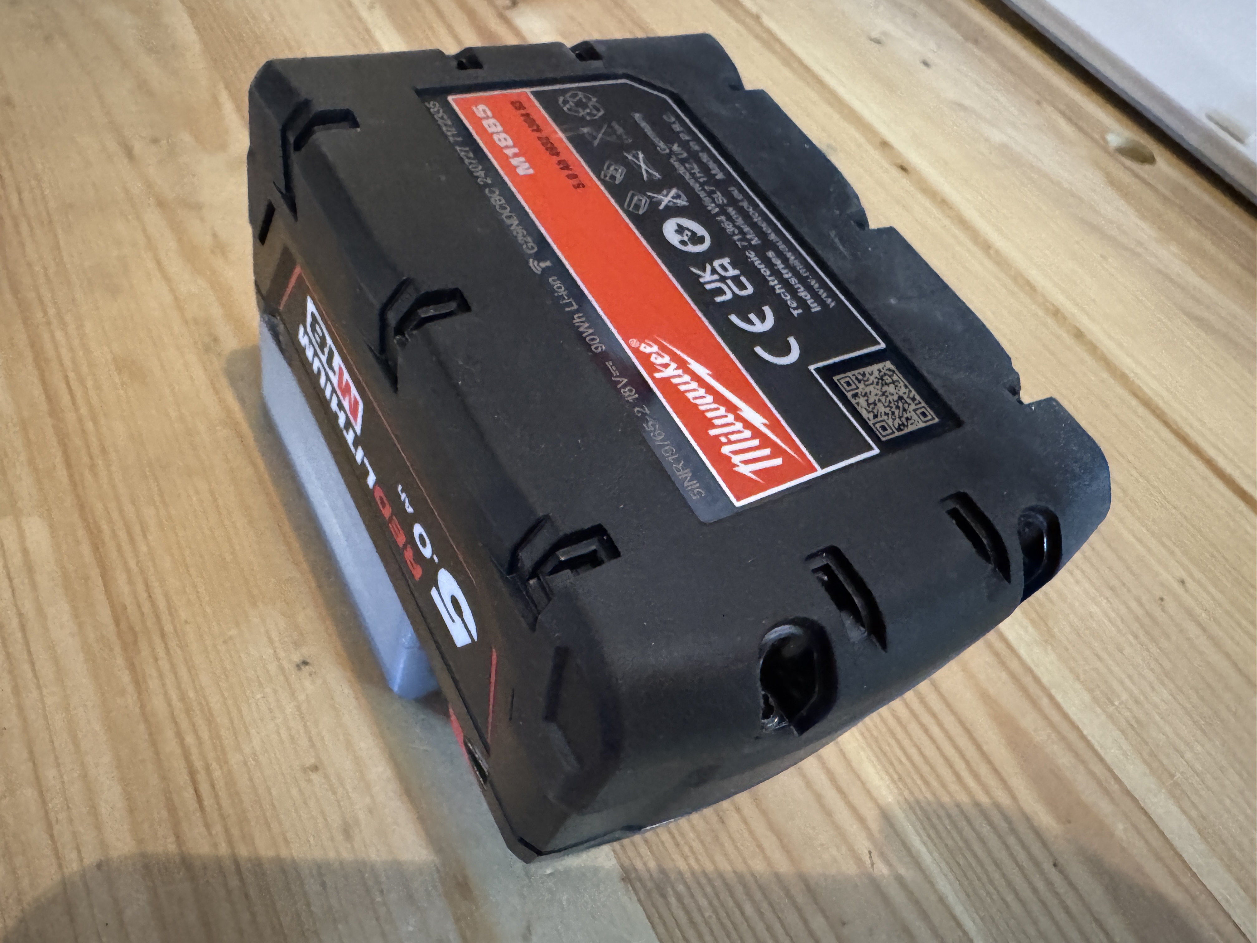 M18 18V-Batterie Akku Wandhalterung 3er Pack für Milwaukee M18 Batterien - Vorschau 2
