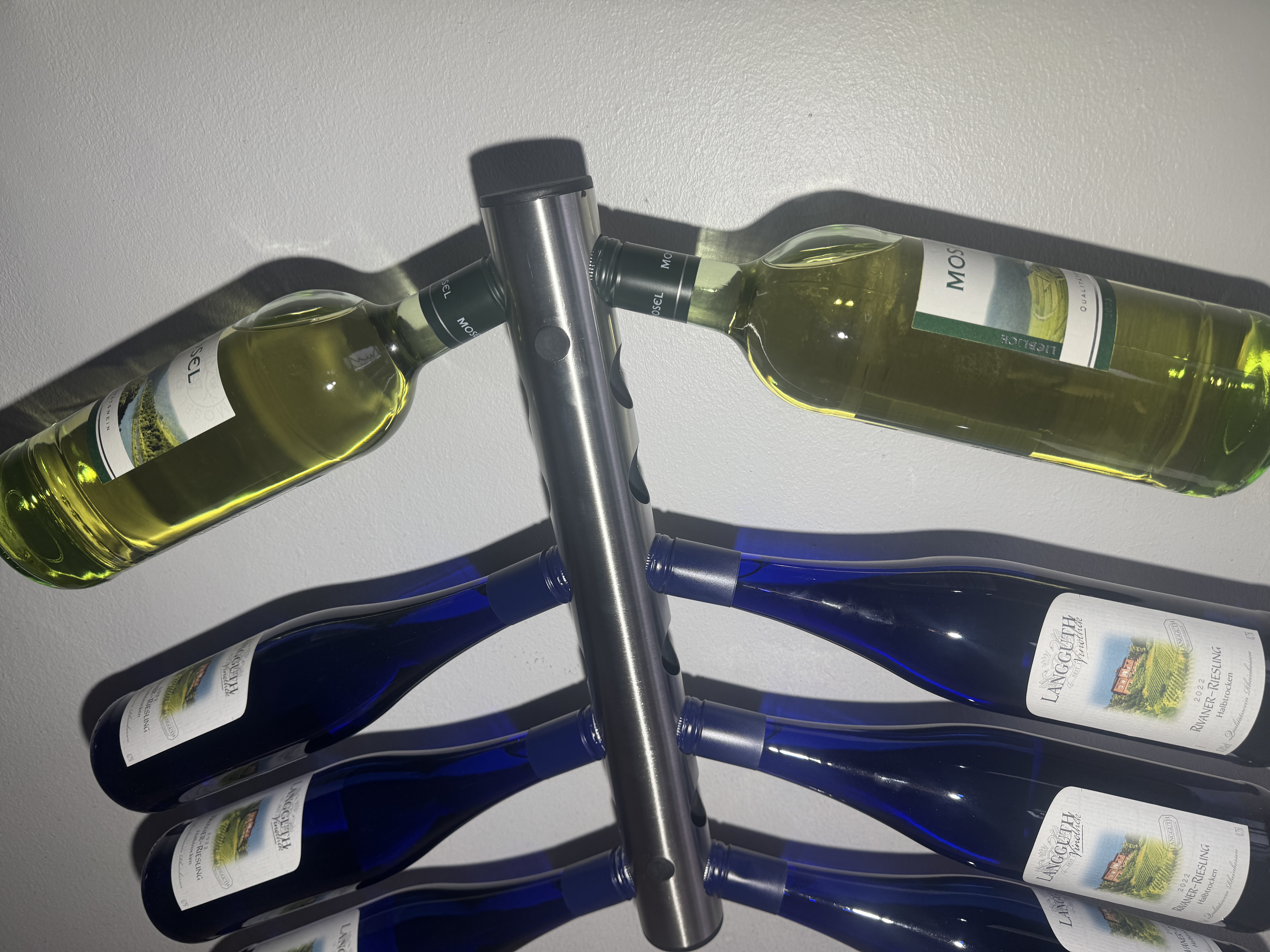 Weinregal Metall Wandmontage für bis zu 12 Flaschen aus Edelstahl in Schwarz oder Grau - Vorschau 4