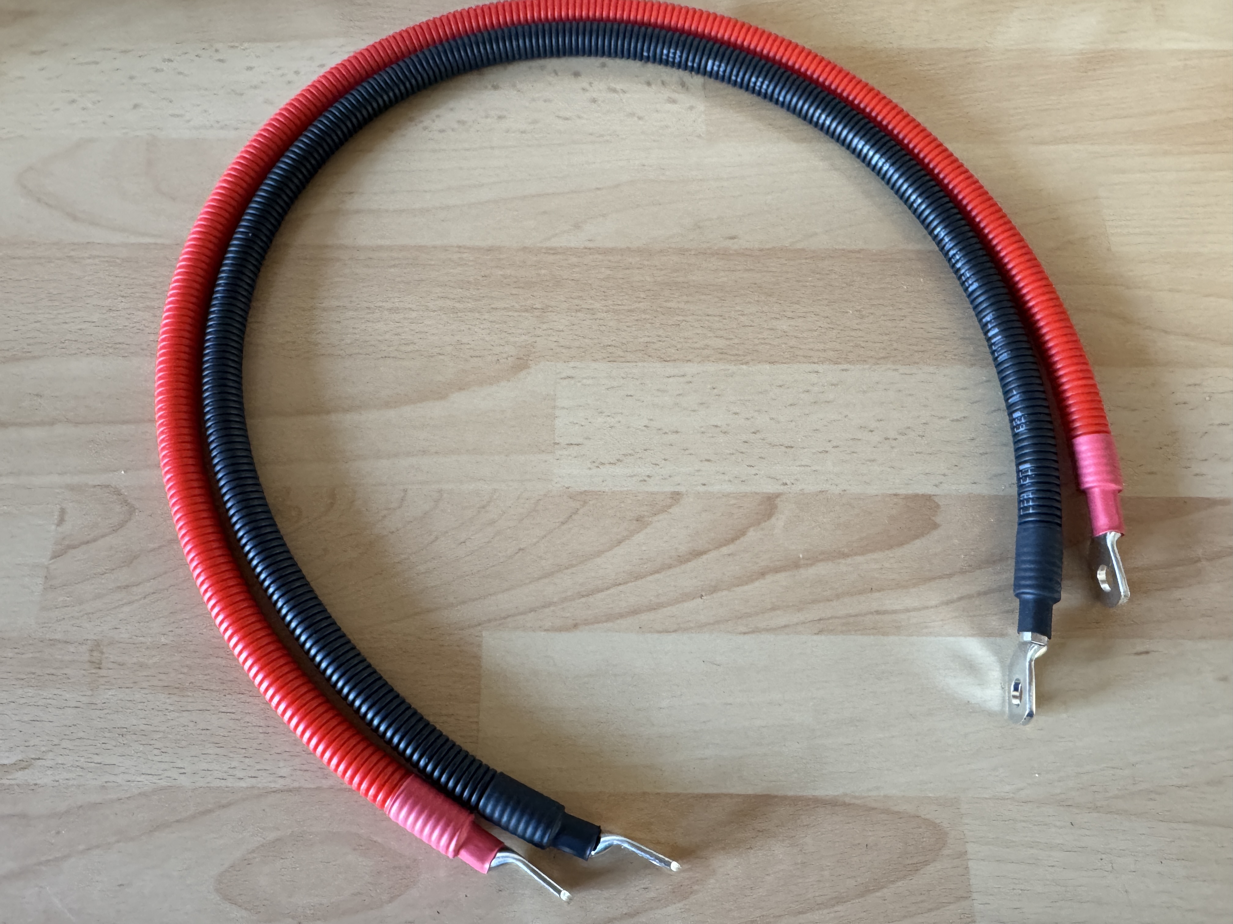 Batteriekabel Set 25 mm² 75cm mit M8 Kabelschuhen Rot Schwarz Wellrohr - Vorschau 2