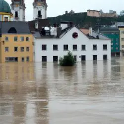 Flooding in Passau in distress, Danube level rising.