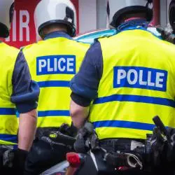 Aanvaller overmeesterd en gearresteerd.