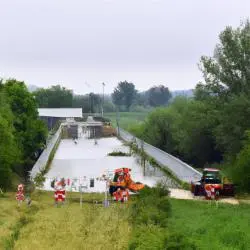 Bild: Dammbruch bei Augsburg - Evakuierung vorbereitet.